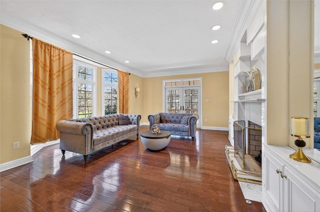 105 Lantern Cir, Peters Twp, PA 15317
