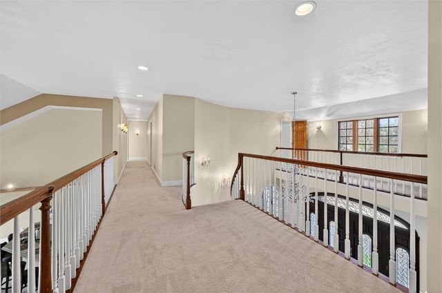 105 Lantern Cir, Peters Twp, PA 15317