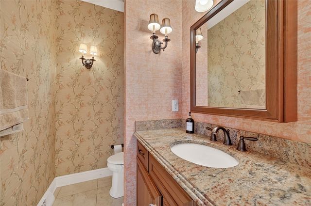 105 Lantern Cir, Peters Twp, PA 15317