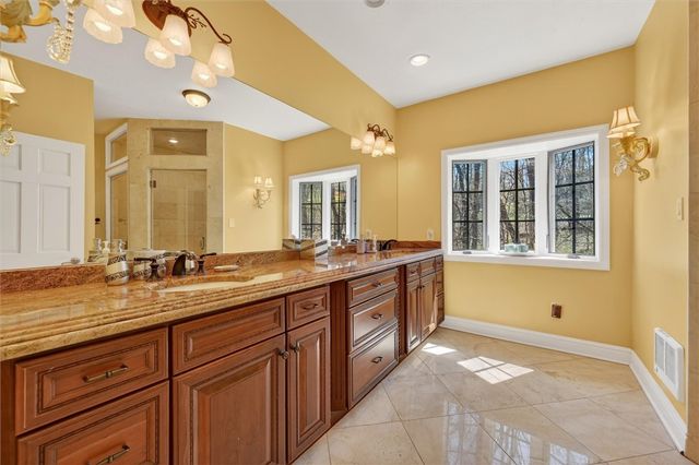 105 Lantern Cir, Peters Twp, PA 15317
