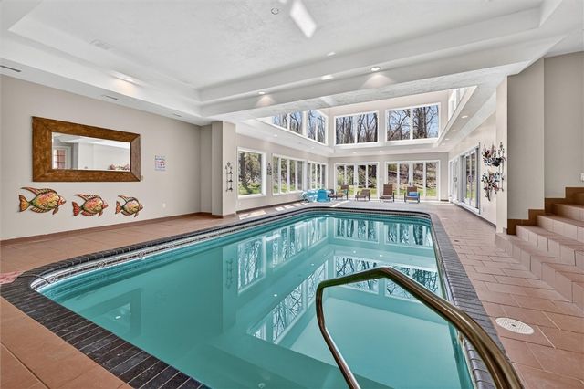 105 Lantern Cir, Peters Twp, PA 15317