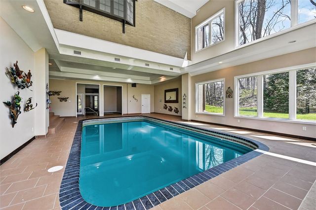 105 Lantern Cir, Peters Twp, PA 15317