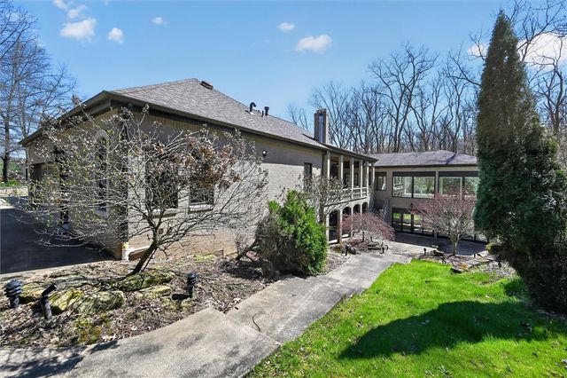 105 Lantern Cir, Peters Twp, PA 15317