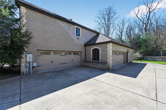 105 Lantern Cir, Peters Twp, PA 15317