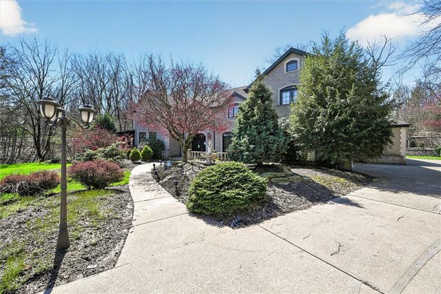 105 Lantern Cir, Peters Twp, PA 15317