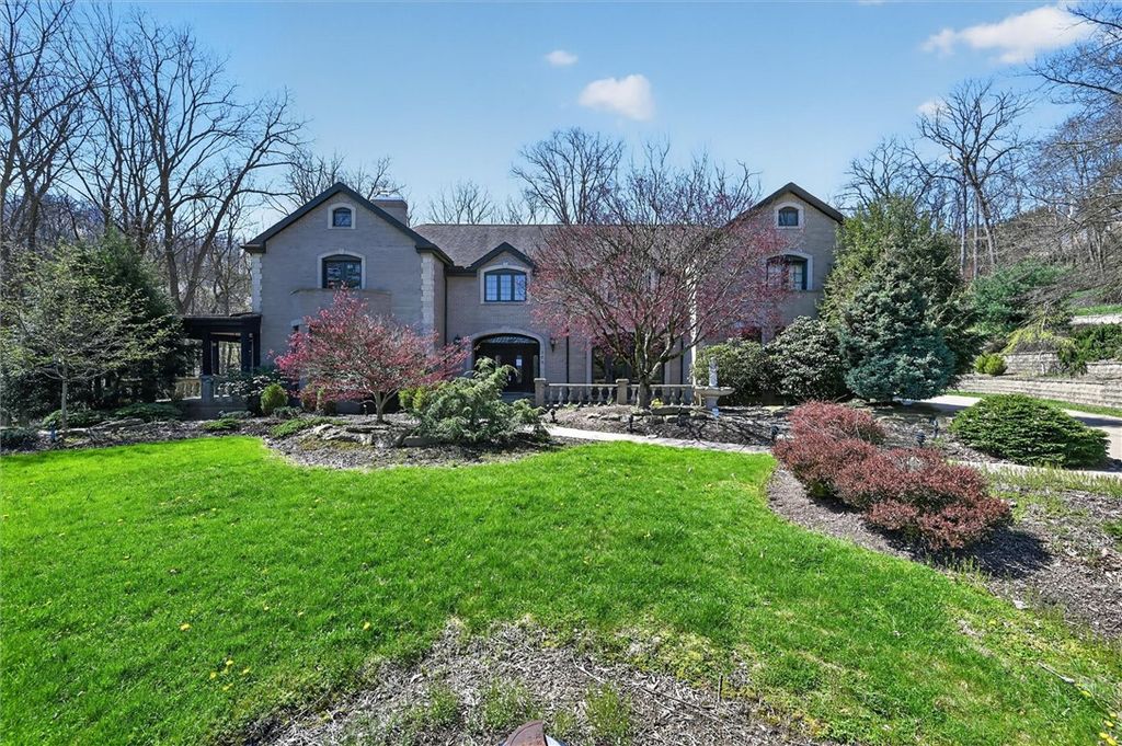105 Lantern Cir, Peters Twp, PA 15317