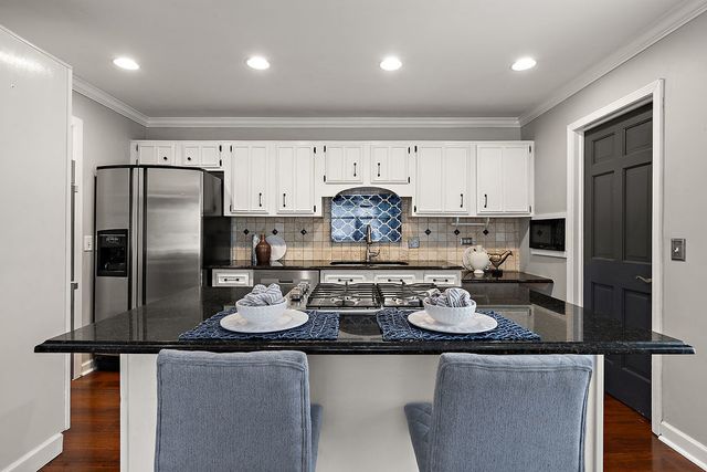 1296 Farnsworth Lane, Buffalo Grove, IL 60089