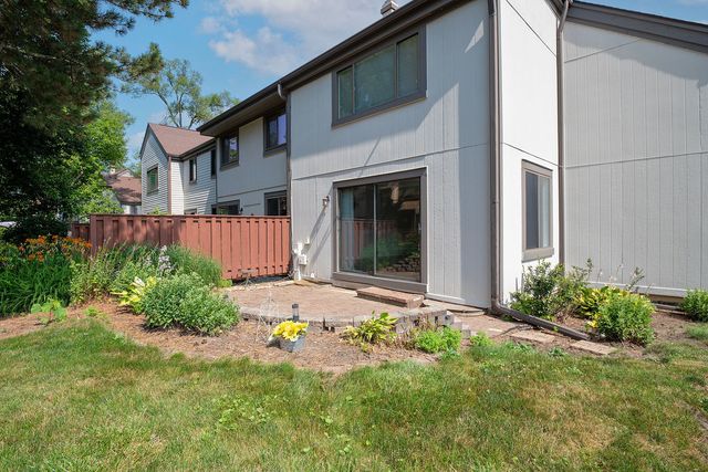 1296 Farnsworth Lane, Buffalo Grove, IL 60089
