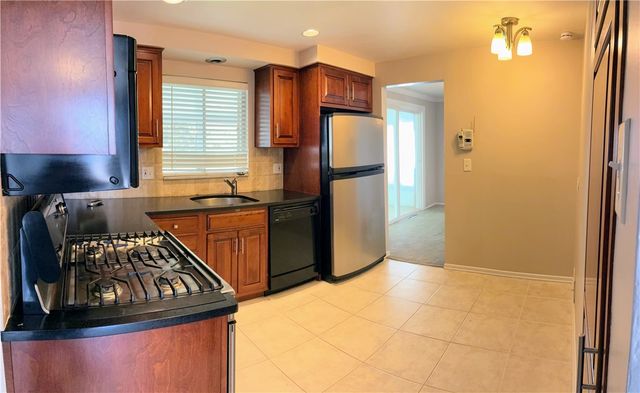 5176 Janie Dr, Baldwin Boro, PA 15227