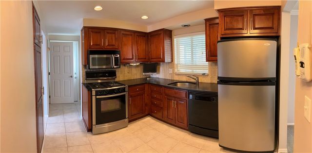 5176 Janie Dr, Baldwin Boro, PA 15227