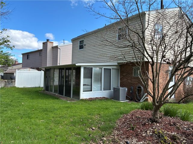 5176 Janie Dr, Baldwin Boro, PA 15227