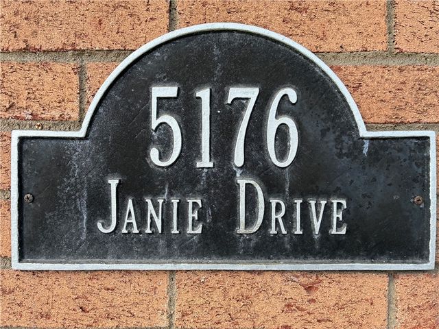 5176 Janie Dr, Baldwin Boro, PA 15227