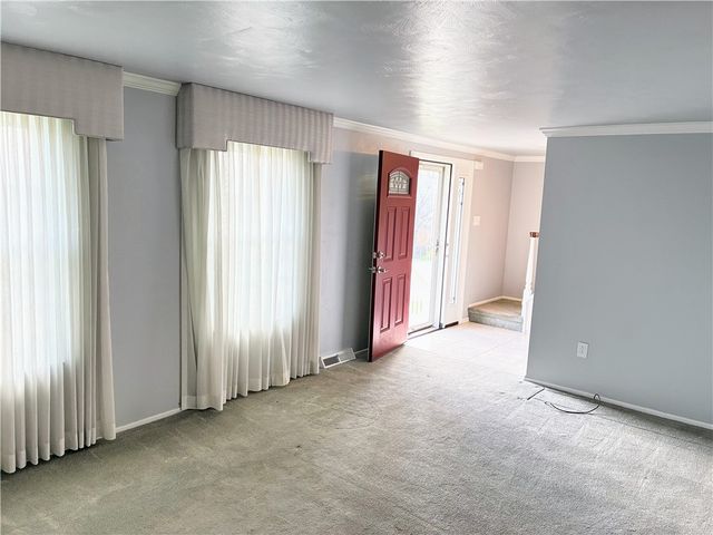 5176 Janie Dr, Baldwin Boro, PA 15227