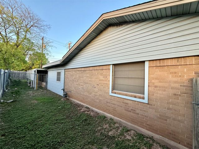 100 Skyloop DR, Austin, TX 78745