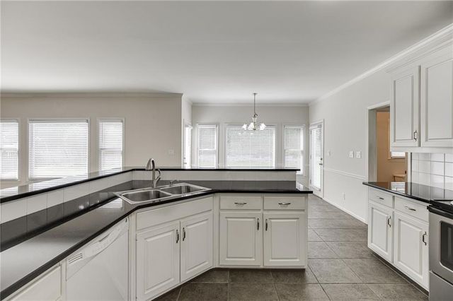 4102 Trotters Way Drive, Snellville, GA 30039