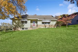 8902 E 52nd Street, Kansas City, MO 64133