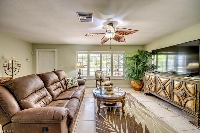 225 SW 43rd LN, Cape Coral, FL 33914