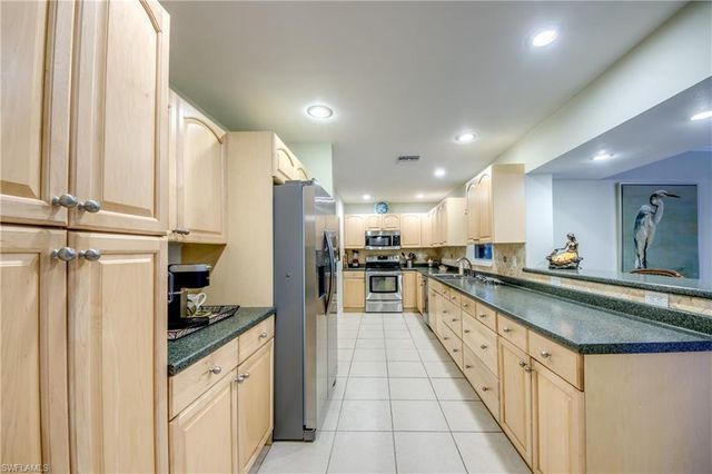 225 SW 43rd LN, Cape Coral, FL 33914