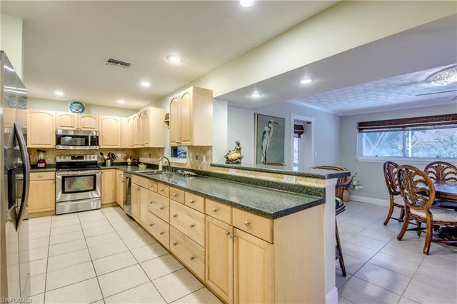225 SW 43rd LN, Cape Coral, FL 33914