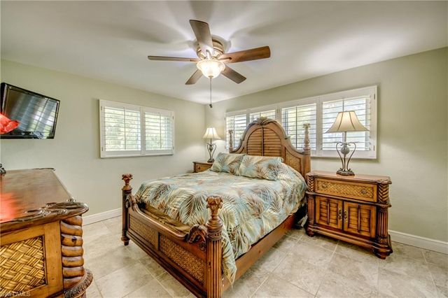 225 SW 43rd LN, Cape Coral, FL 33914