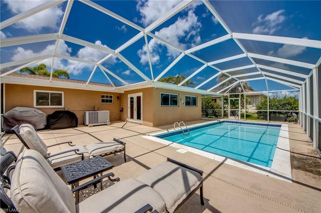225 SW 43rd LN, Cape Coral, FL 33914