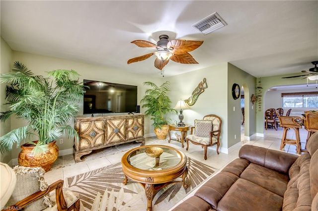 225 SW 43rd LN, Cape Coral, FL 33914