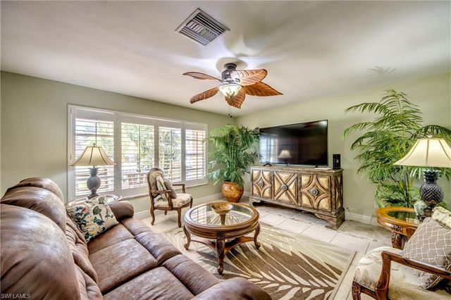 225 SW 43rd LN, Cape Coral, FL 33914