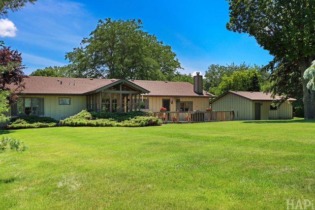 1702 Breezy Lawn Road, Spring Grove, IL 60081