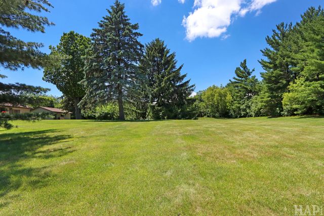 1702 Breezy Lawn Road, Spring Grove, IL 60081