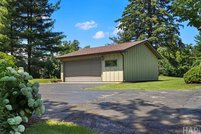 1702 Breezy Lawn Road, Spring Grove, IL 60081