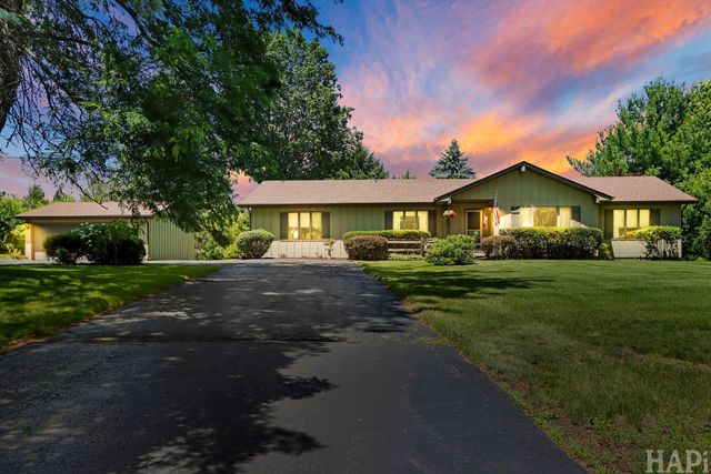 1702 Breezy Lawn Road, Spring Grove, IL 60081
