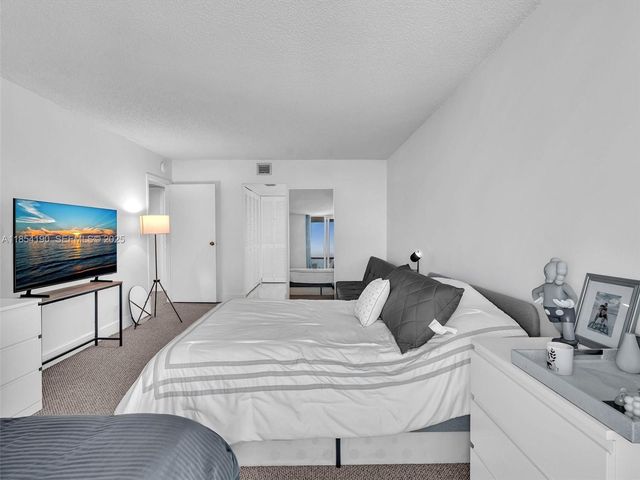 100 Bayview Drive 1025, Sunny Isles Beach, FL 33160