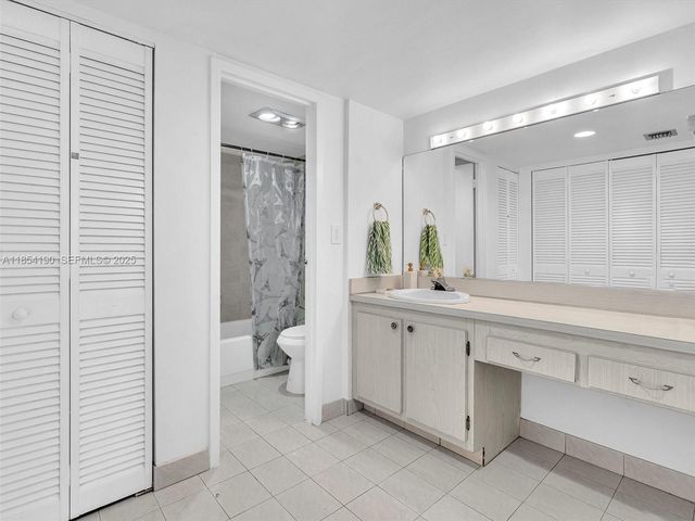 100 Bayview Drive 1025, Sunny Isles Beach, FL 33160