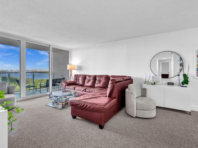 100 Bayview Drive 1025, Sunny Isles Beach, FL 33160