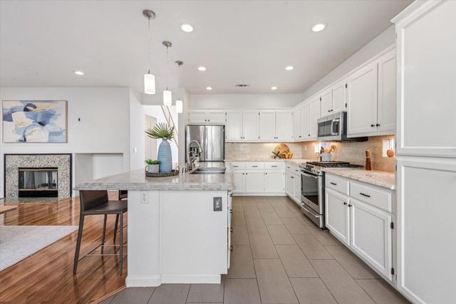 2231 Esperanca Avenue, Santa Clara, CA 95054