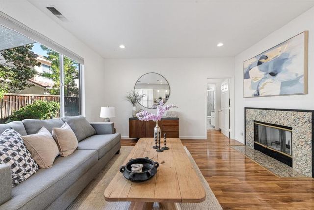 2231 Esperanca Avenue, Santa Clara, CA 95054