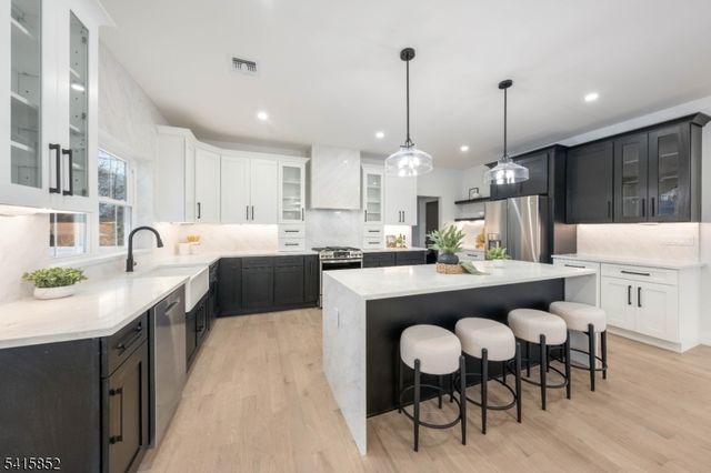 302 West Ln, Clark Twp., NJ 07066