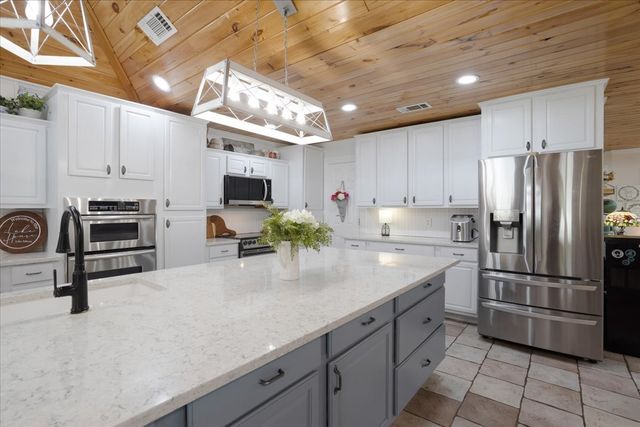 6130 Peninsula Circle, Athens, TX 75752