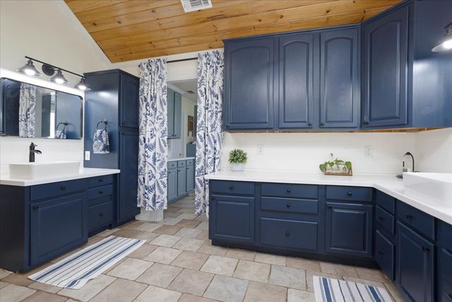 6130 Peninsula Circle, Athens, TX 75752