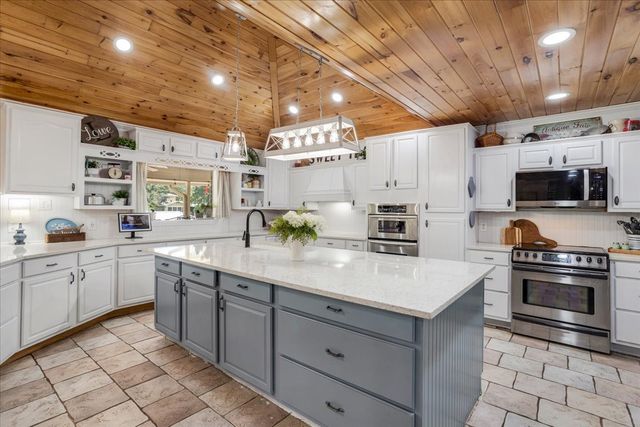 6130 Peninsula Circle, Athens, TX 75752