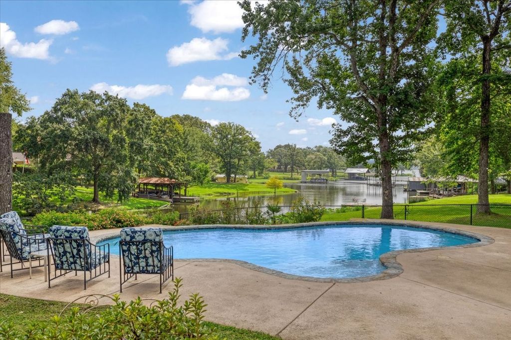 6130 Peninsula Circle, Athens, TX 75752