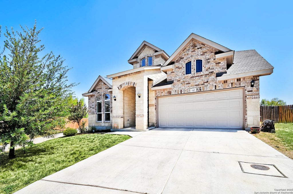 7327 Lunar Eclipse, Converse, TX 78109