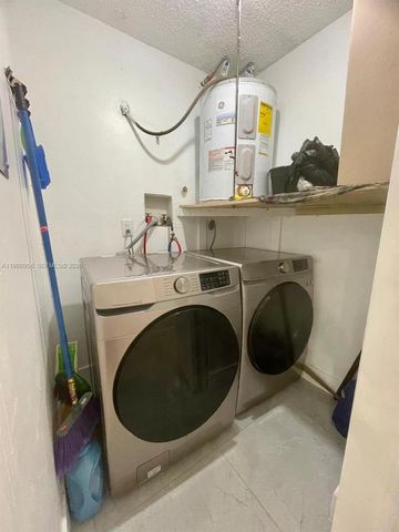 4518 NW 185th St, Miami Gardens, FL 33055