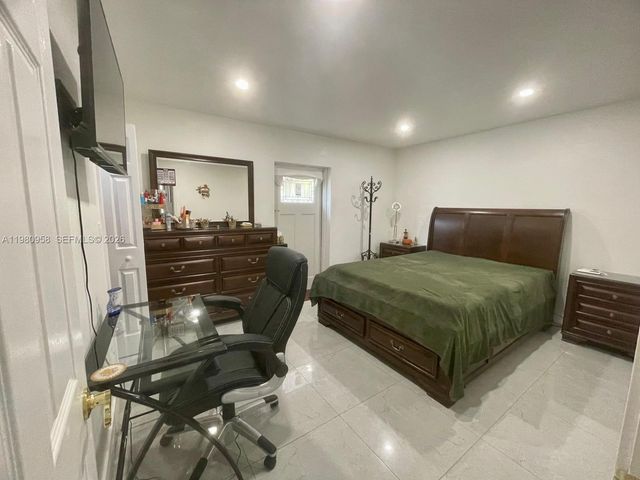 4518 NW 185th St, Miami Gardens, FL 33055