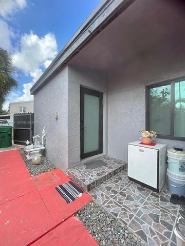4518 NW 185th St, Miami Gardens, FL 33055