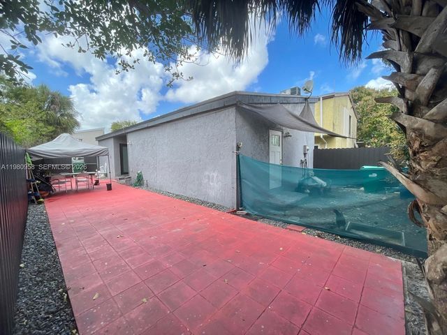 4518 NW 185th St, Miami Gardens, FL 33055