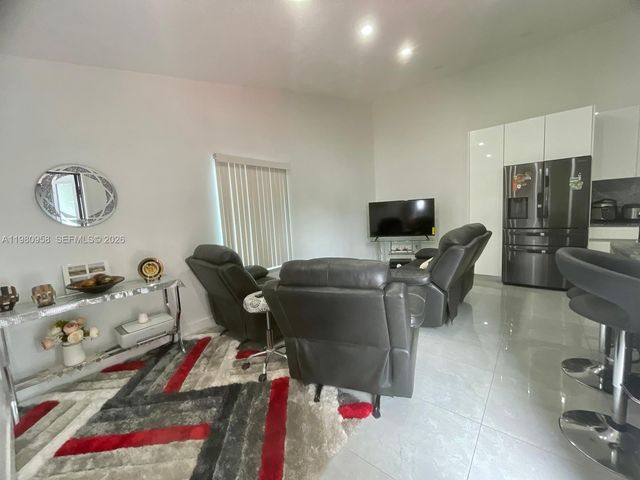 4518 NW 185th St, Miami Gardens, FL 33055