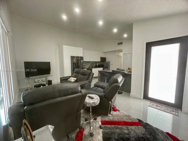 4518 NW 185th St, Miami Gardens, FL 33055