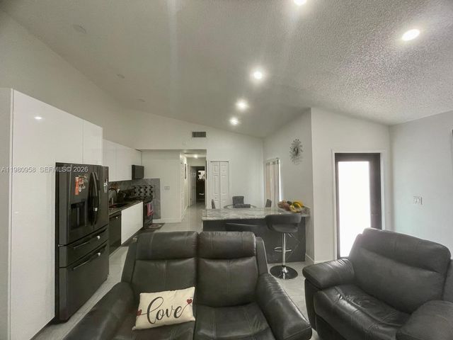 4518 NW 185th St, Miami Gardens, FL 33055