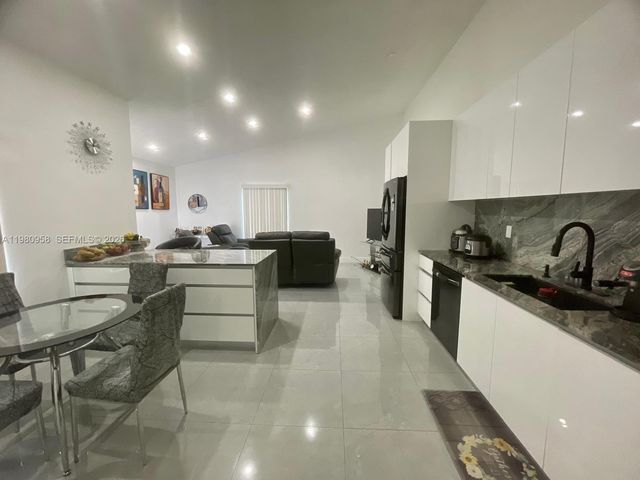 4518 NW 185th St, Miami Gardens, FL 33055